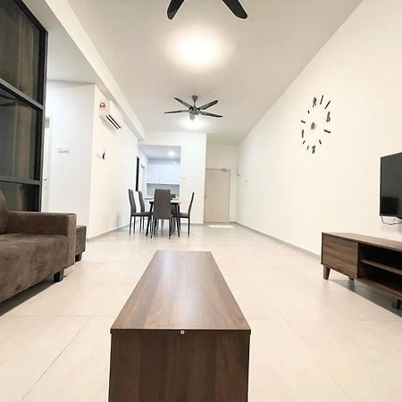Quartz Near To Jonker Walk With Infinity Pool Cozy 3B2B Apartment Malacca Exterior photo