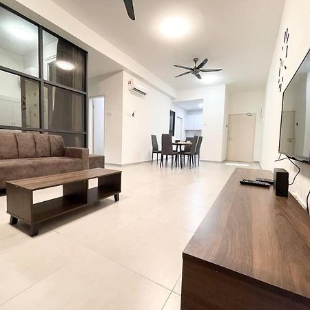 Quartz Near To Jonker Walk With Infinity Pool Cozy 3B2B Apartment Malacca Exterior photo