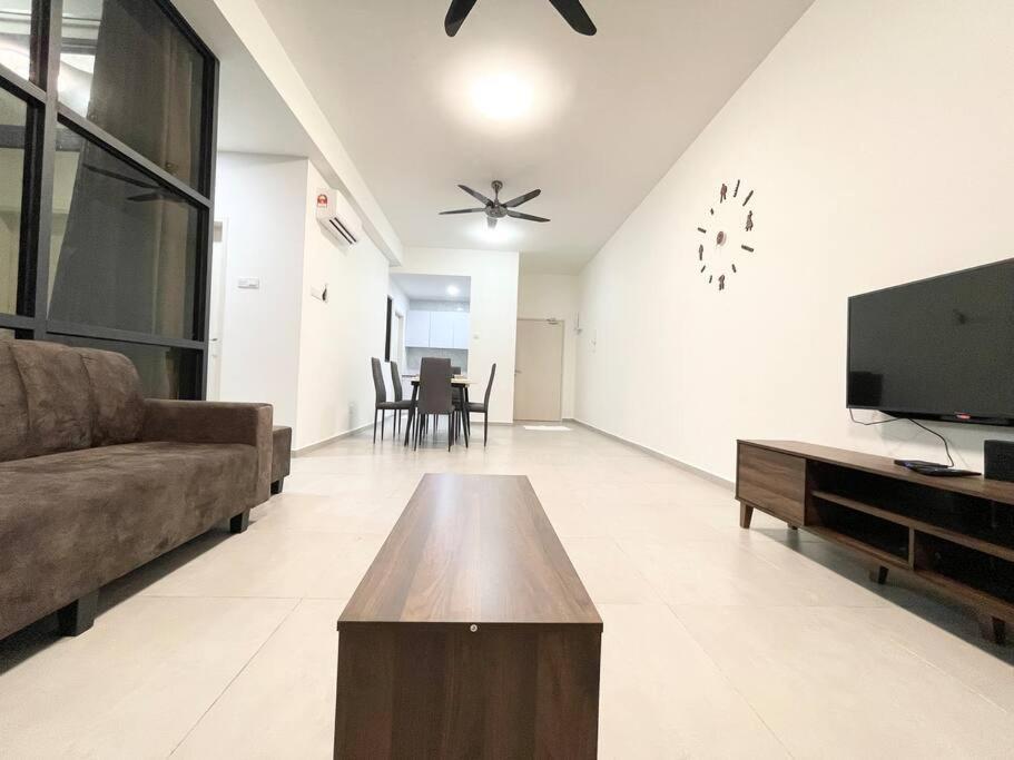 Quartz Near To Jonker Walk With Infinity Pool Cozy 3B2B Apartment Malacca Exterior photo