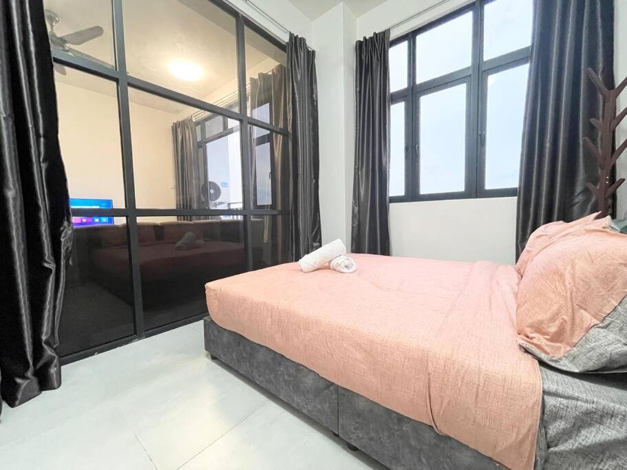 Quartz Near To Jonker Walk With Infinity Pool Cozy 3B2B Apartment Malacca Exterior photo