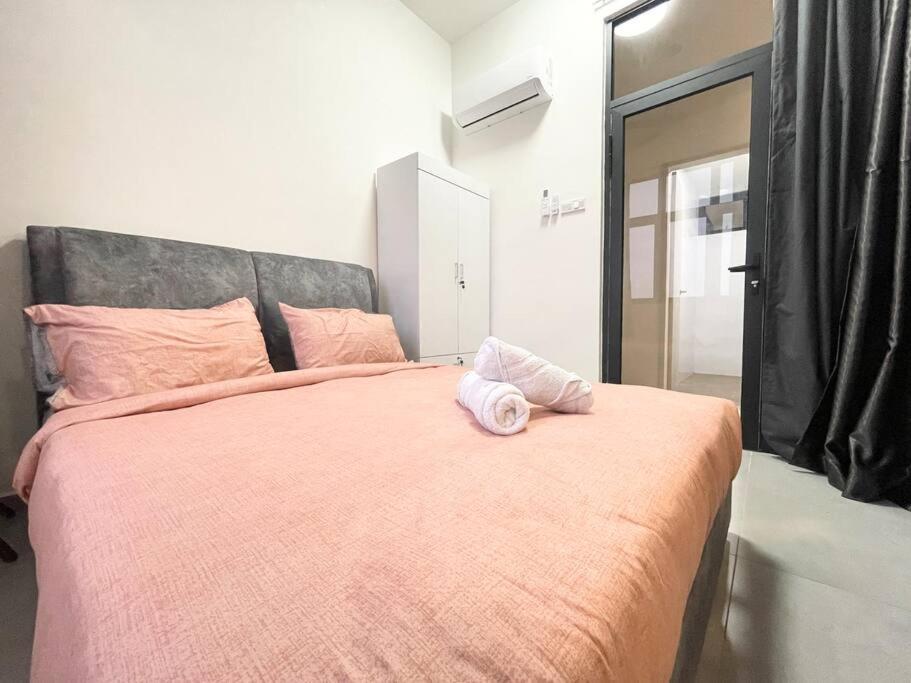 Quartz Near To Jonker Walk With Infinity Pool Cozy 3B2B Apartment Malacca Exterior photo