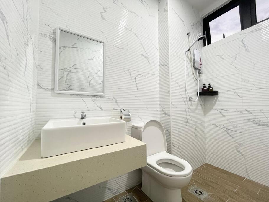 Quartz Near To Jonker Walk With Infinity Pool Cozy 3B2B Apartment Malacca Exterior photo