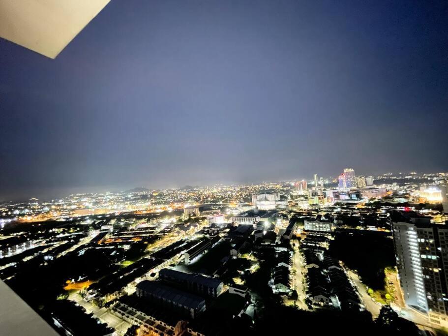 Quartz Near To Jonker Walk With Infinity Pool Cozy 3B2B Apartment Malacca Exterior photo